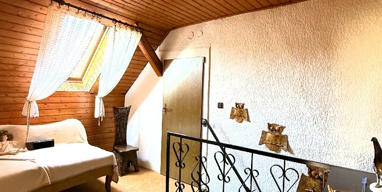 Durchgangszimmer DG