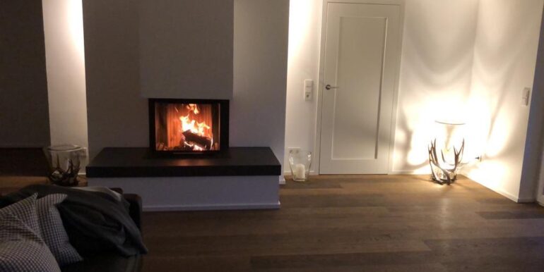 gemütlicher Winter vorm Kamin