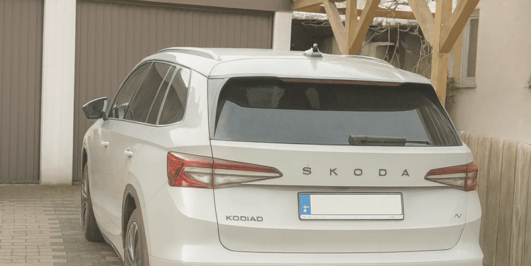 Garage und Stellplatz