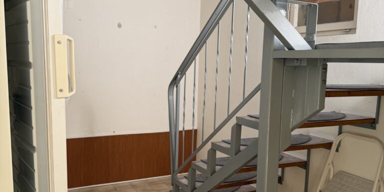 Aufgang zu Garagenzimmer