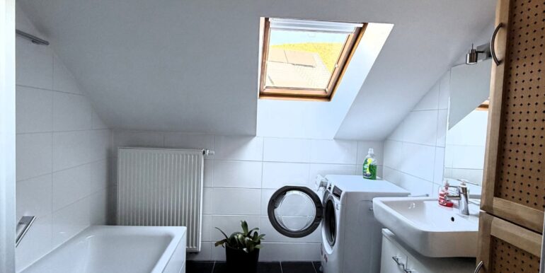 Bad mit Platz für Waschmaschiene