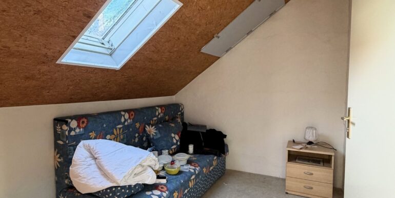 Zimmer über Garage