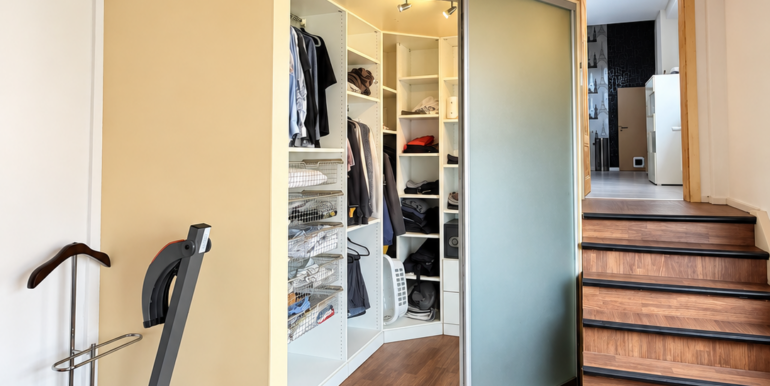 Begehbarer Kleiderschrank